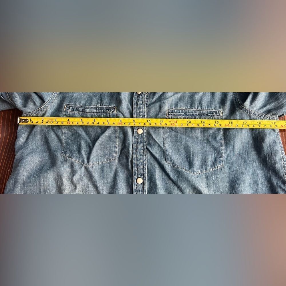 American Eagle Outfitters Boyfriend Fit Pearl Snap Shirt Sz Medium Chambray - Picture 5 of 9